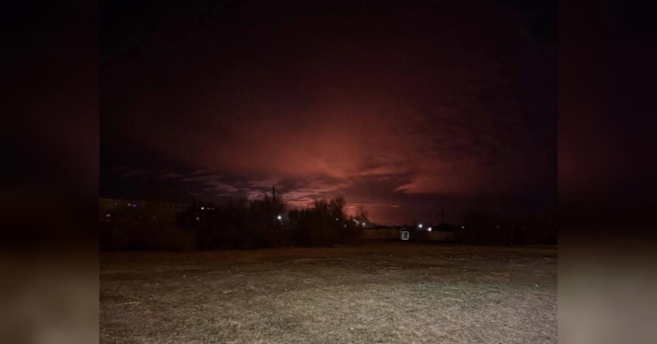 Вибухи під Петербургом, палають заводи, зупиняються рейси: дрони третю ніч поспіль атакують росію - INFBusiness