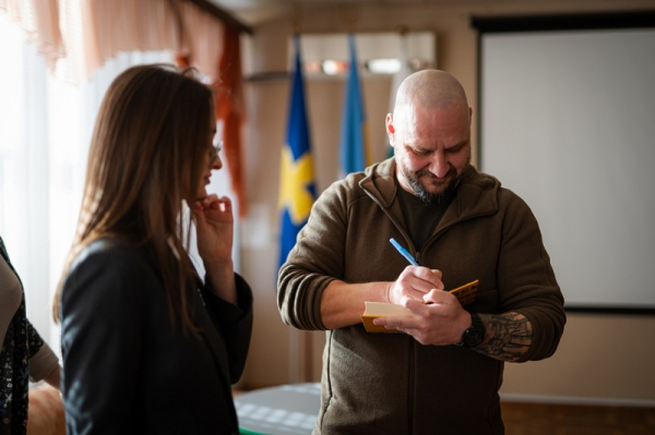 «Боже, залиш мене живим — я буду писати»: лауреат Шевченківської премії Павло «Паштет» Белянський відверто про війну та героїв своїх книг - INFBusiness