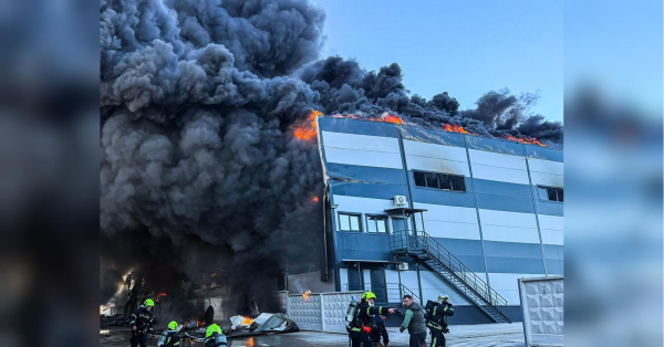 Дим від потужної пожежі під Києвом накрив столицю: містянам не рекомендують відчиняти вікна (фото) - INFBusiness
