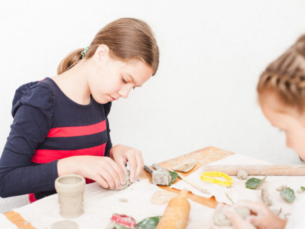 «Я завжди буду з тобою»: як підтримувати дітей, коли війна нагадує про себе щодня - INFBusiness