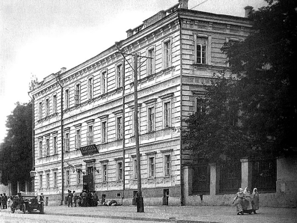 Поки одні дискутували, як назвати український парламент, письменник і адвокат за рубль опублікували оголошення про створення Центральної Ради - INFBusiness