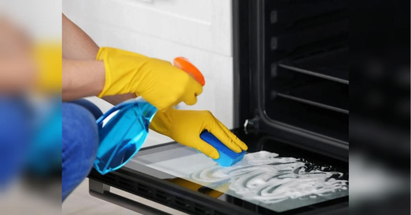 Бруд зникне сам: як швидко очистити духовку без тертя і зайвих зусиль - INFBusiness