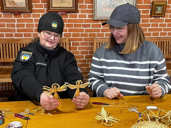 Бриль для майбутнього президента та віночок для принцеси: секрети майстрині солом’яних шедеврів з Опішні - INFBusiness