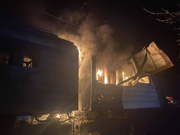 Росіяни знову атакували дроном пасажирський потяг, є поранені (фото) - INFBusiness