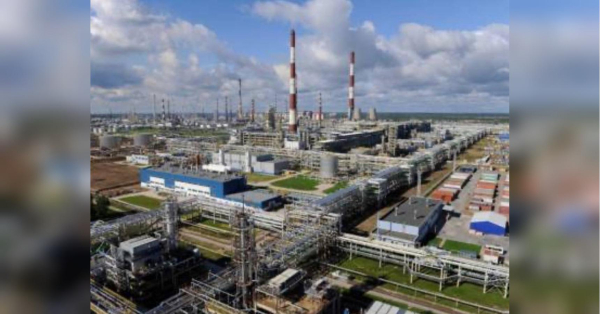 Один із найбільших російських НПЗ вражений внаслідок атаки у Ленінградській області (відео) - INFBusiness