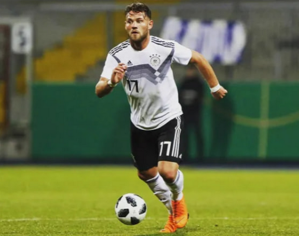 Красуня-дружина відомого футболіста з російським корінням померла у 28 років (фото) - INFBusiness