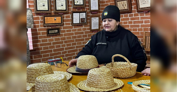 Бриль для майбутнього президента та віночок для принцеси: секрети майстрині солом’яних шедеврів з Опішні - INFBusiness