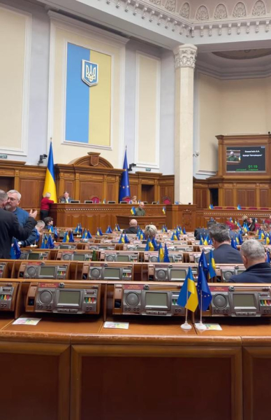 Криза в Раді: зал напівпорожній, слуг нема, голосування провалено - INFBusiness