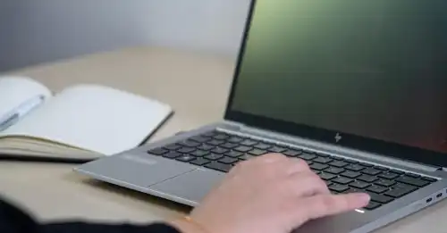 Фото: Natalie з сайту Pixabay Українців в ОАЕ та Бахрейні просять подавати запити через онлайн-форму - телефонні лінії перевантажені - INFBusiness