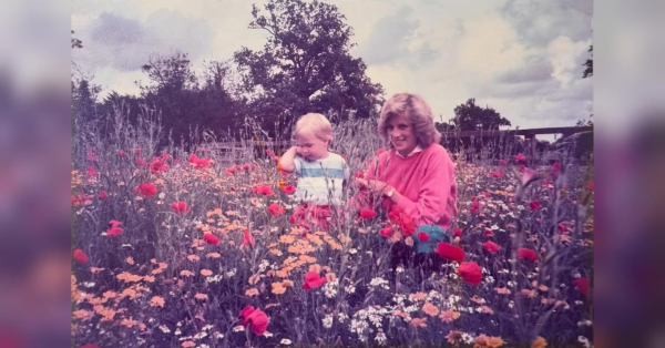 Принц Вільям показав архівне фото з мамою — мережа розчулилася до сліз - INFBusiness