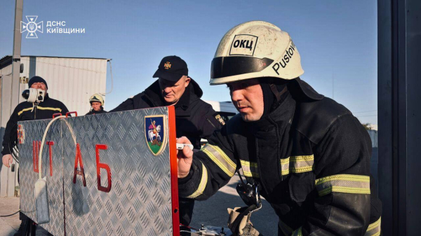 Дим від потужної пожежі під Києвом накрив столицю: містянам не рекомендують відчиняти вікна (фото) - INFBusiness