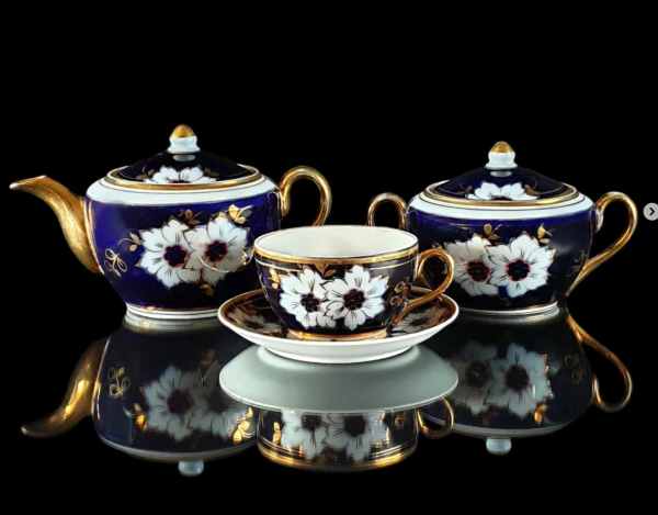 «Магія яблуневого саду робить ці сервізи мрією багатьох людей і сьогодні», — колекціонерка Людмила Карпінська-Романюк - INFBusiness