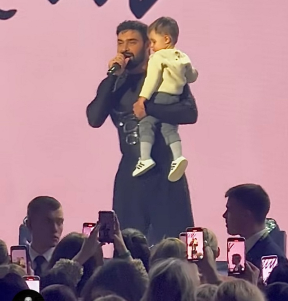 Вогонь: популярний співак звернувся до мережі (фото) - INFBusiness