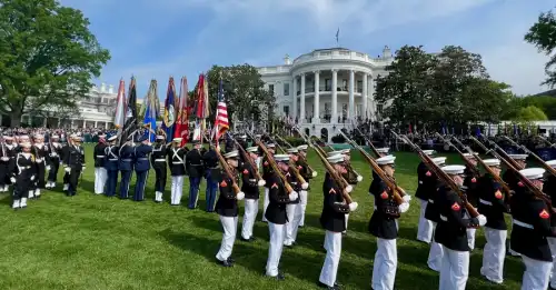 Трамп влаштував у Білому домі військовий парад на честь короля Великобританії Чарльза ІІІ - INFBusiness