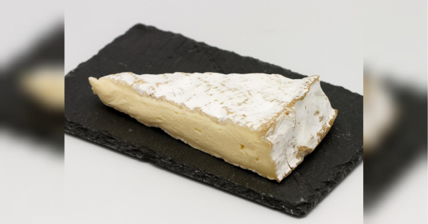 Брі — не для кожного: дієтологи попередили про приховану загрозу улюбленого десертного сиру - INFBusiness