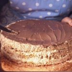 Як вийняти торт з форми, щоб він не розвалився: ці хитрощі кондитера завжди працюють - INFBusiness