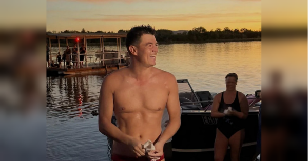 Британський плавець зі світовим рекордом проплив 55 кілометрів річкою, що кишить крокодилами (фото, відео) - INFBusiness