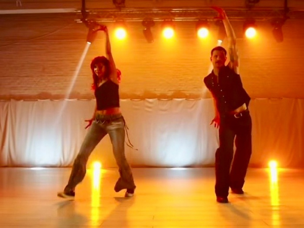 Просто вогонь: популярний співак вразив запальним танцем - INFBusiness