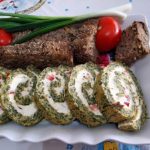 Рулет зі шпинатом та сиром: ця страва прикрасить ваш стіл - INFBusiness