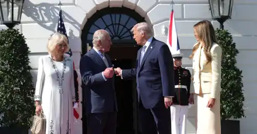 Битва рукостискань: Король Чарльз не дав Дональду Трампу домінувати під час зустрічі - INFBusiness