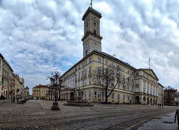 Громадянин Австралії публічно наклав на себе руки у Львові (фото) - INFBusiness