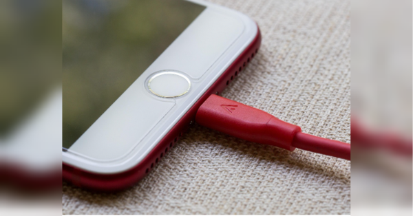 Неправильне заряджання смартфона в автомобілі «вб'є» не тільки гаджет: що радять експерти - INFBusiness