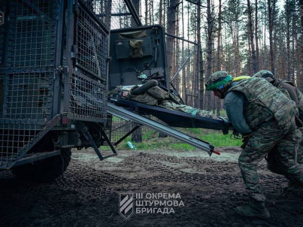 Лише одна, але рятує життя: у ЗСУ засвітилася рідкісна «бойова швидка» з ПАР - INFBusiness