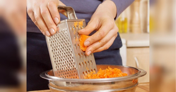 Як нагострити тертку підручними засобами: прості лайфхаки - INFBusiness