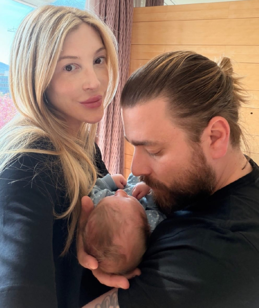 Легендарний чемпіон світу та Європи з футболу у 81 рік вперше став дідусем (фото) - INFBusiness