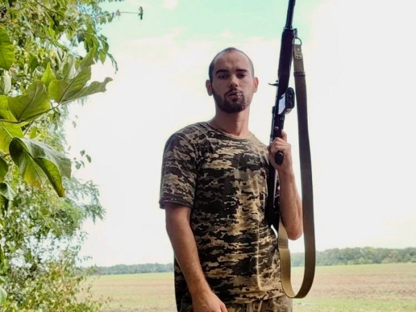 «Командир кричить, хтось молиться, я плачу»: активіст ЛГБТІК+спільноти Павло Лагойда про роки на фронті - INFBusiness