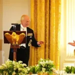 Дзвін, плани столу Resolute і лист Адамса - Чарльз III і Трамп обмінялися символічними подарунками - INFBusiness