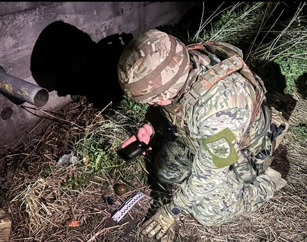 НП у Рівному: після трьох годин переговорів поліція переконала військового втікача не підривати гранату (фото) - INFBusiness