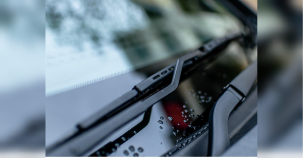 Як самостійно очистити лобове скло автомобіля до блиску: простий метод - INFBusiness