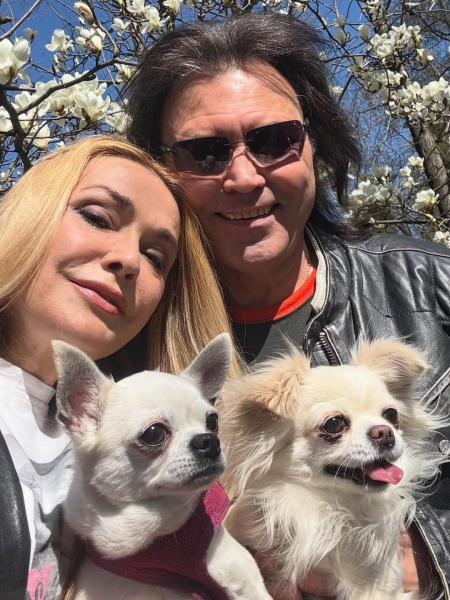 Сумська влаштувала романтичну зйомку з чоловіком біля київських магнолій (фото) - INFBusiness