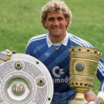 Друг Блохіна виставив на продаж культову футболку Марадони (фото) - INFBusiness