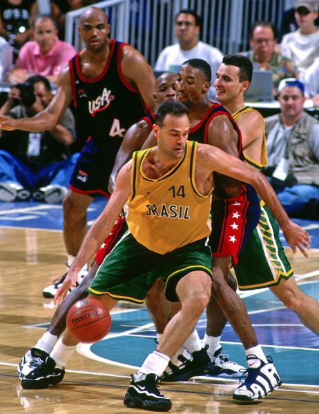 Помер легендарний гравець, який відмовився від НБА і виблискував на п'яти Олімпійських іграх (фото, відео) - INFBusiness