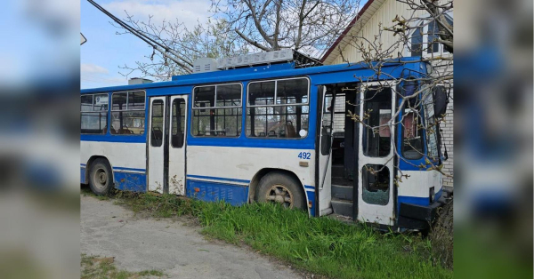 Дрон росіян ударив по тролейбусу у Херсоні: водія не врятували (фото) - INFBusiness