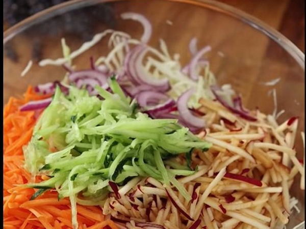 Салат, який підкорив серце: звичайна капуста у новому поєднанні - INFBusiness