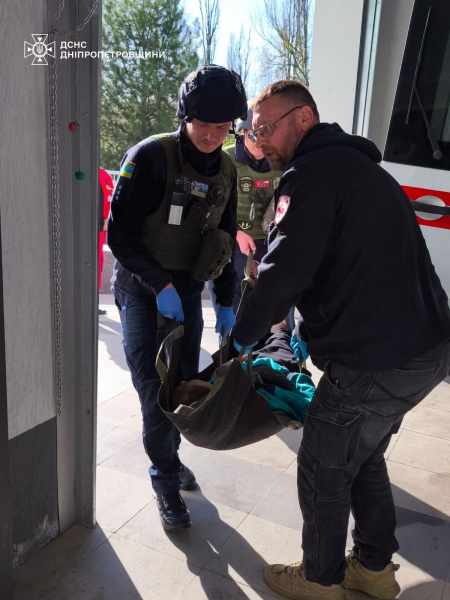 Терор проти цивільних: ворог атакував маршрутку в центрі Нікополя, багато жертв (фото) - INFBusiness