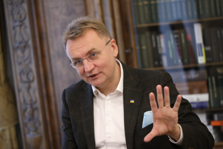 Мільйони без звіту, зачистка ЗМІ та лавки по 141 тисячі: як влада Львова і Андрій Садовий влаштували розпил на бренді «Unbroken» - INFBusiness