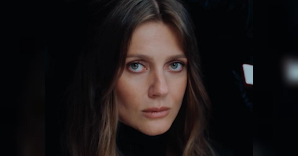 Винищувачка вампірів: популярна співачка відтворила відомий серіал - INFBusiness