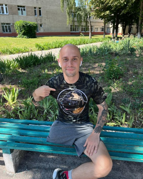 «Я впав у кому. Лікарі сказали рідним, щоби прощалися зі мною»: ветеран після ампутації відкрив дитячу IT-школу - INFBusiness