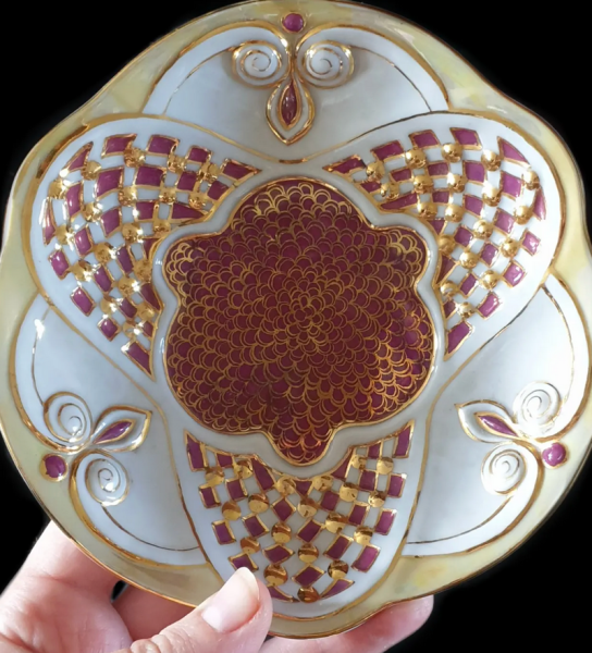 «Сервіз „Рубін“ неначе інкрустований дорогоцінним камінням», — колекціонерка Людмила Карпінська-Романюк - INFBusiness