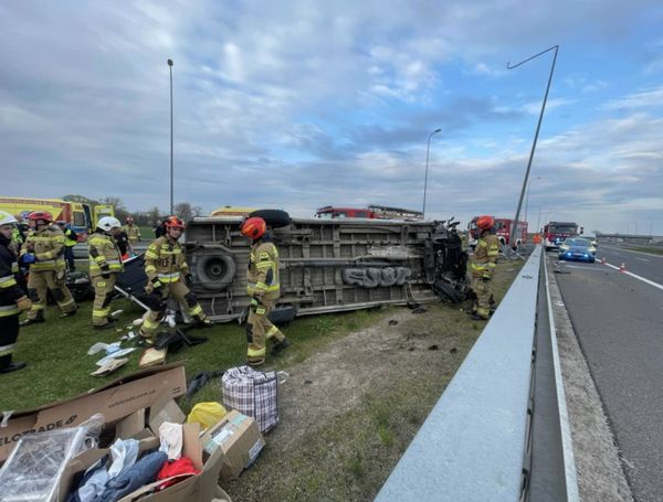 У Польщі перекинувся мікроавтобус з українцями: подробиці шокуючої аварії (фото) - INFBusiness