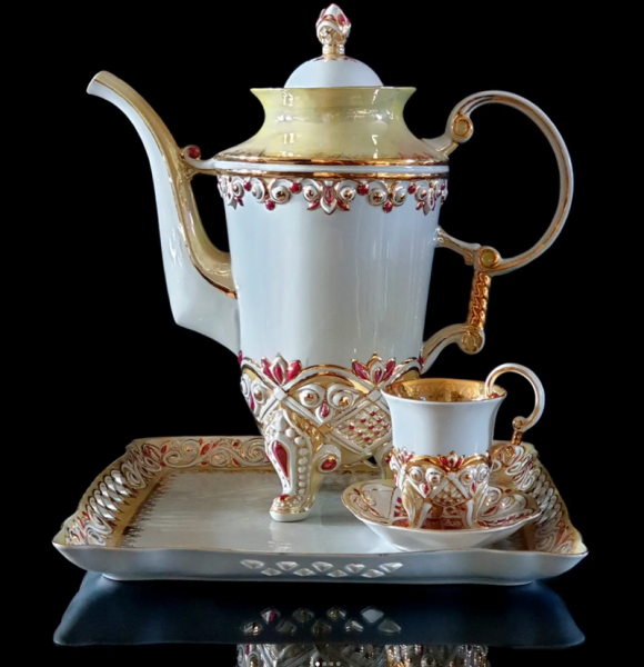 «Сервіз „Рубін“ неначе інкрустований дорогоцінним камінням», — колекціонерка Людмила Карпінська-Романюк - INFBusiness