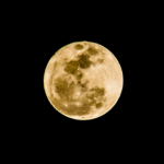 Мікромісяць 1 травня: що це за явище, коли його спостерігати в Україні та що говорять астрологи - INFBusiness