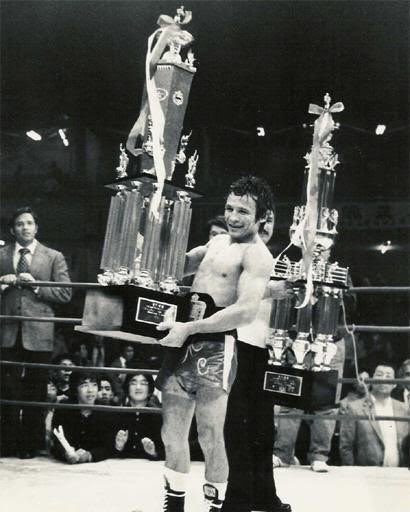 Помер легендарний чемпіон світу з боксу, що аж 14 разів захистив свій титул (фото, відео) - INFBusiness