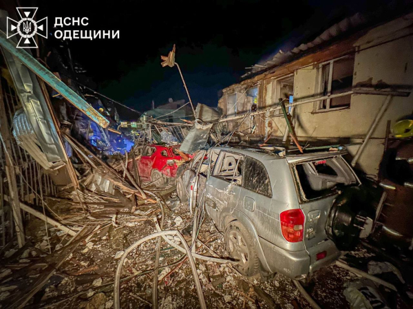 Горять будинки, триває розбір завалів, є загиблі та поранені: рф вдарила по українських містах (фото, відео) - INFBusiness