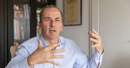 Танець майбутнього міністра охорони здоровʼя Угорщини став вірусним - INFBusiness