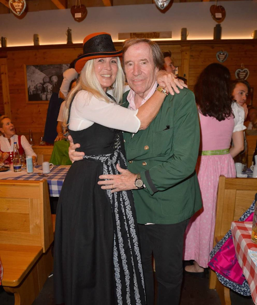 Легендарний чемпіон світу та Європи з футболу у 81 рік вперше став дідусем (фото) - INFBusiness